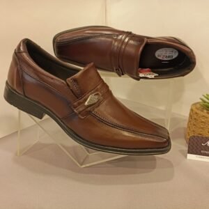 Sapato Social Loafer Clássico com Detalhe Metálico